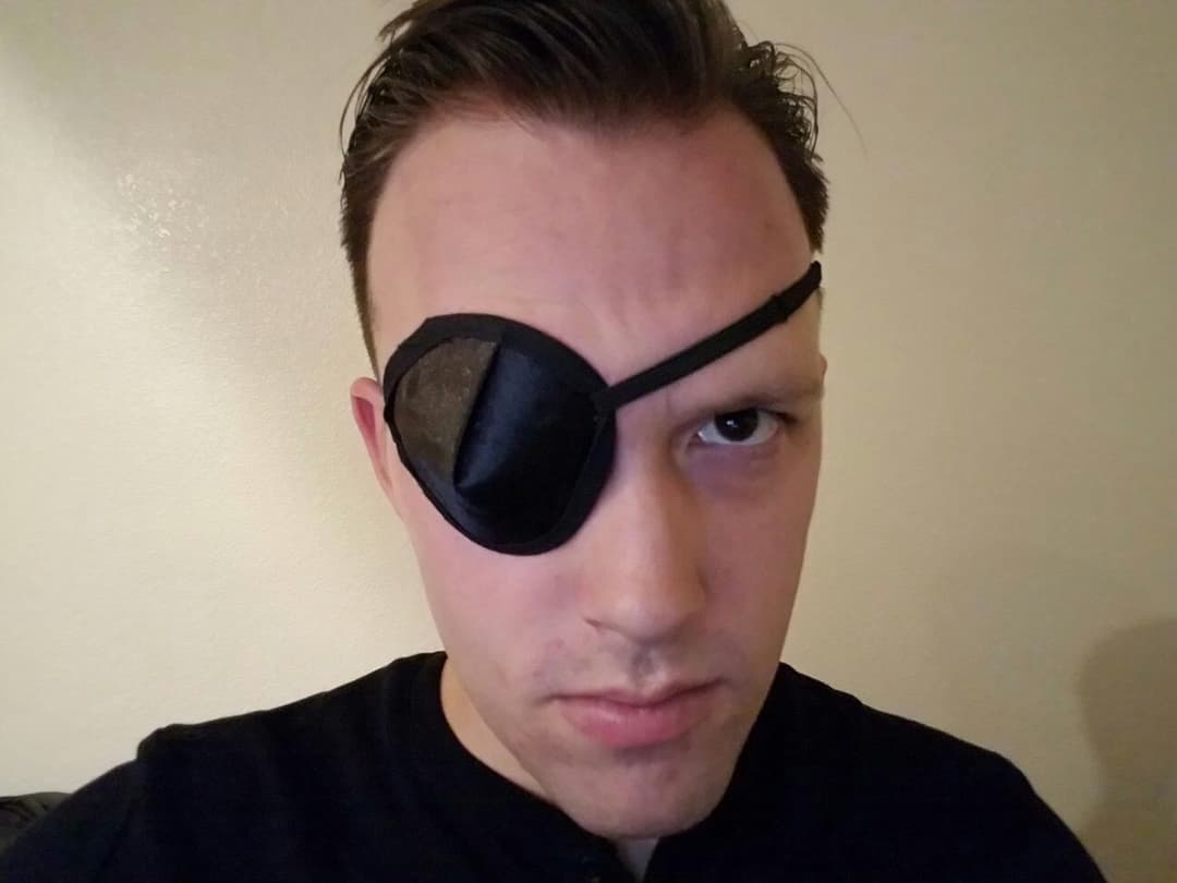 Metal flake stuck in the eye